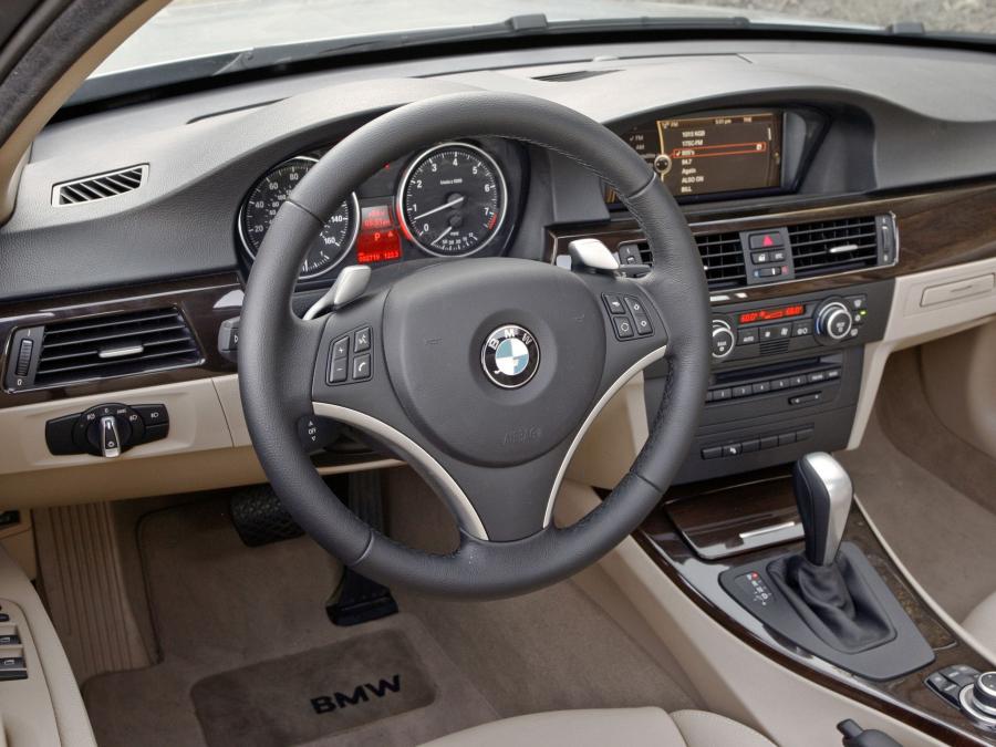  BMW 328i Sedan 2009 года  (US) (фото 5 из 8)